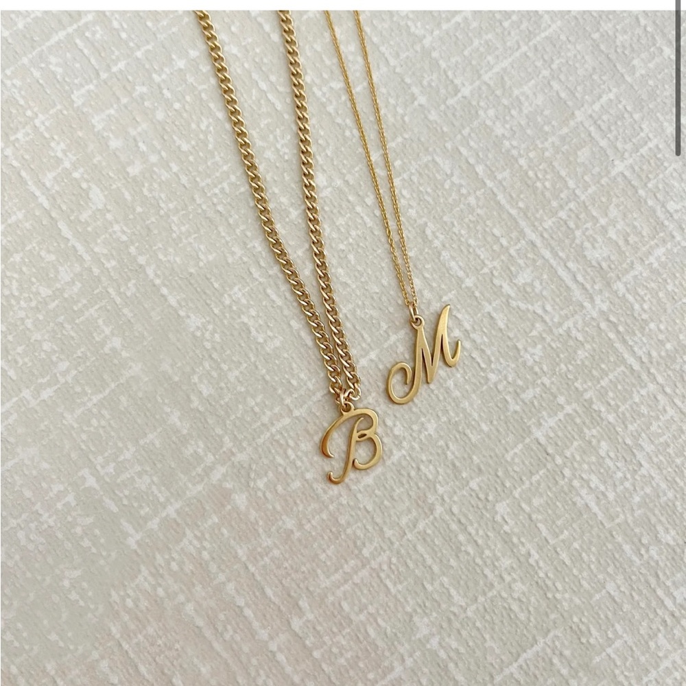 initial A necklace - Picture 3 of 4